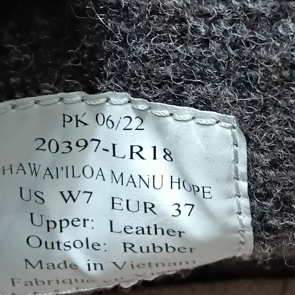 OluKai Sz. 7 Hawai'iloa Manu Hope Boots in Lava Rock